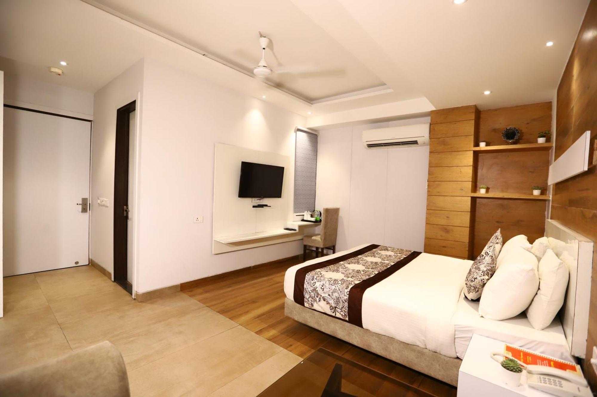 Hotel Kelvish Free Airport Pickup New Delhi Exteriör bild