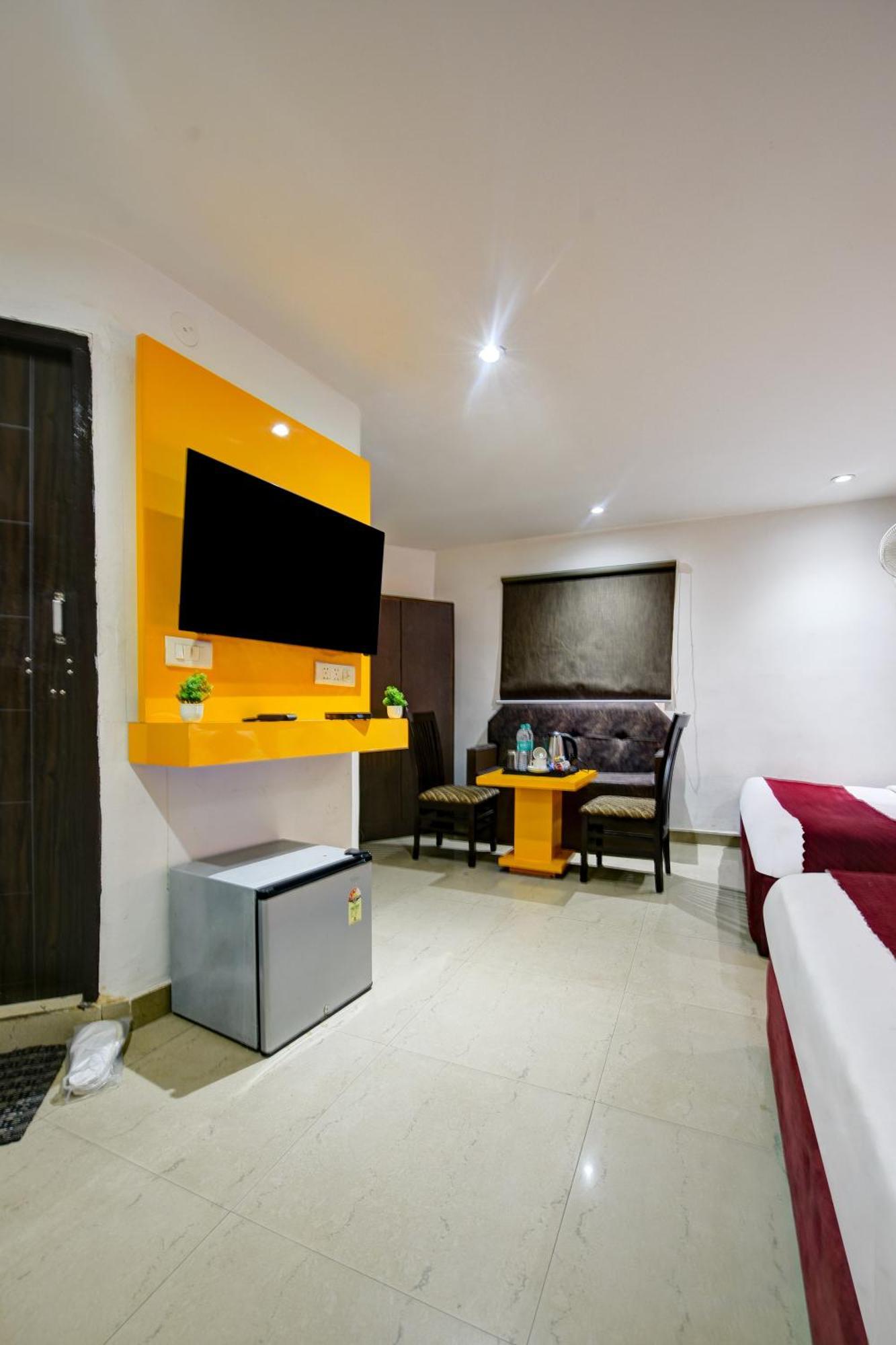 Hotel Kelvish Free Airport Pickup New Delhi Exteriör bild